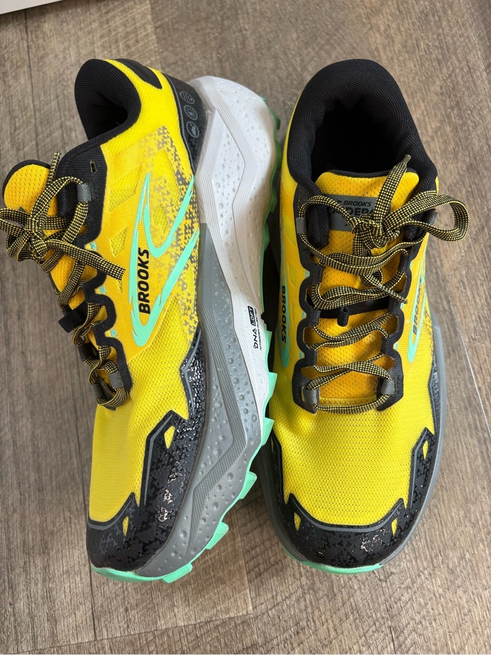 Brooks Caldera 7 Trail Tennis Shoes - Picture 2 of 7